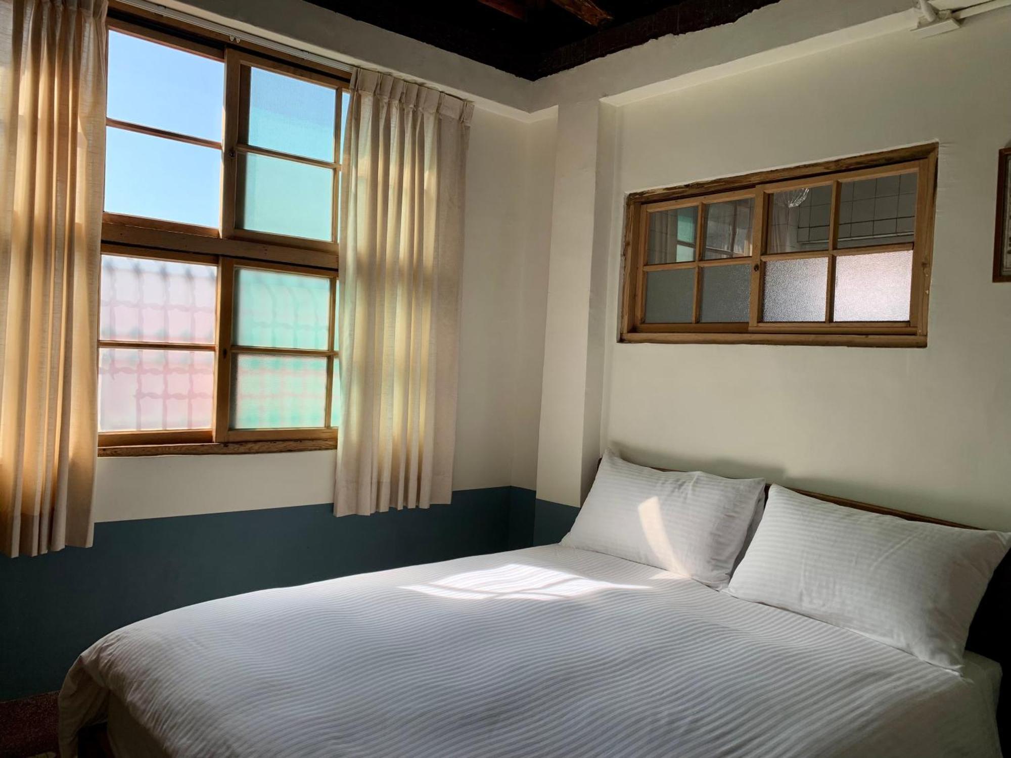 Neat Hostel Tainan Exterior foto