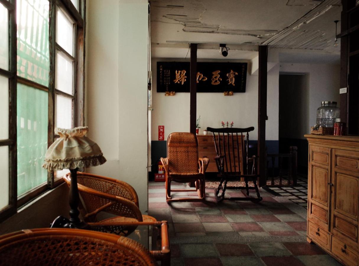 Neat Hostel Tainan Exterior foto