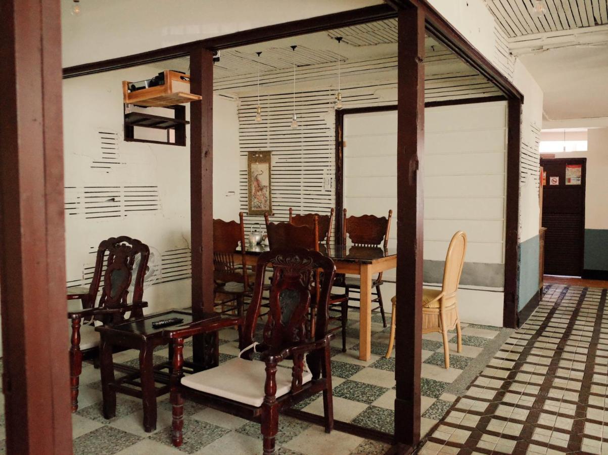 Neat Hostel Tainan Exterior foto