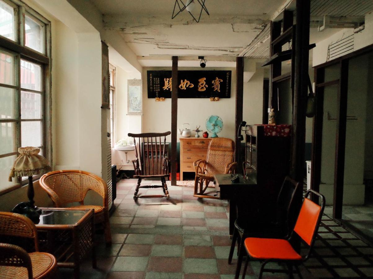 Neat Hostel Tainan Exterior foto