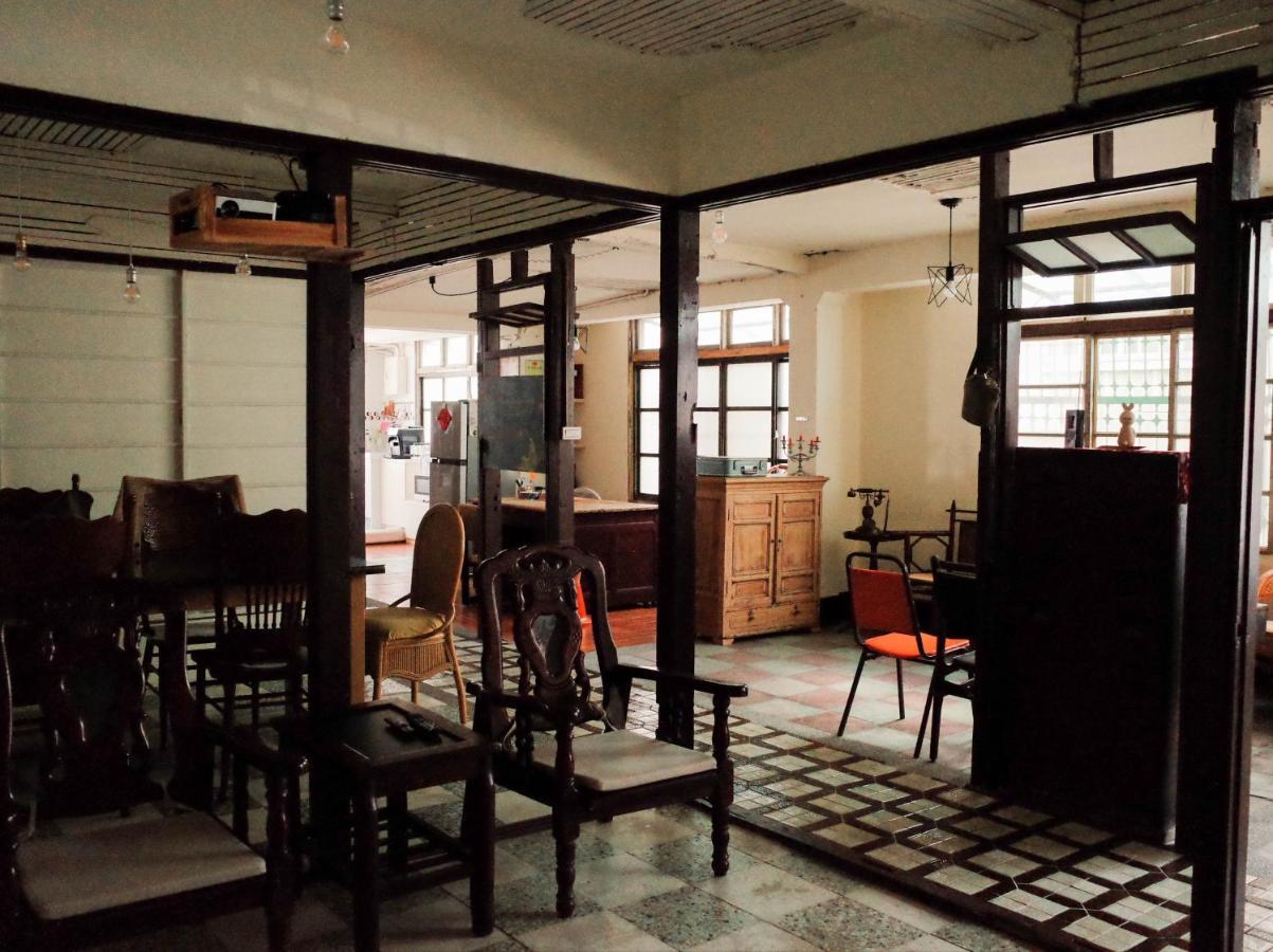Neat Hostel Tainan Exterior foto