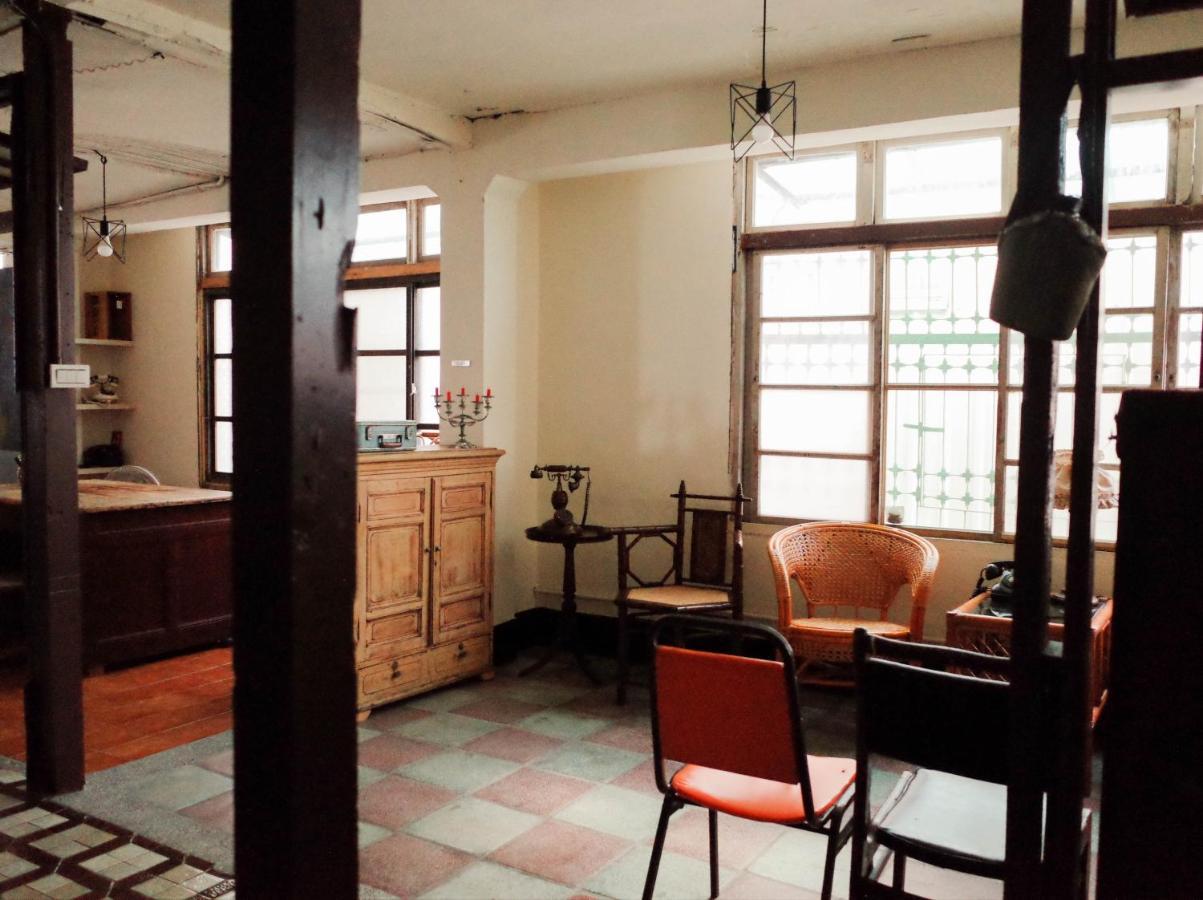 Neat Hostel Tainan Exterior foto