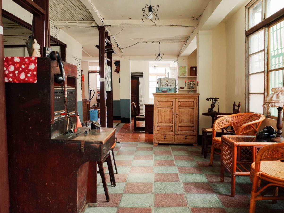 Neat Hostel Tainan Exterior foto