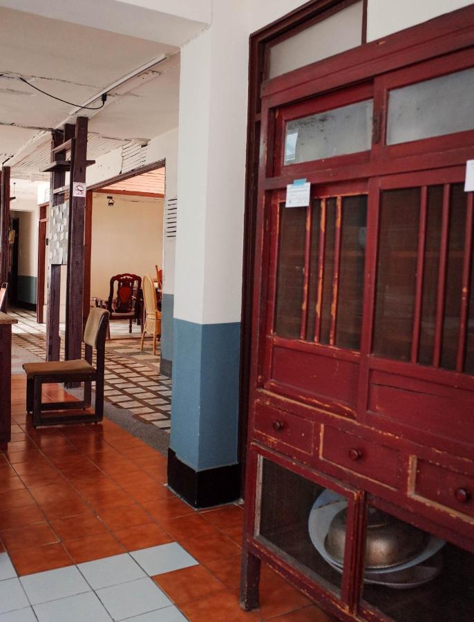 Neat Hostel Tainan Exterior foto